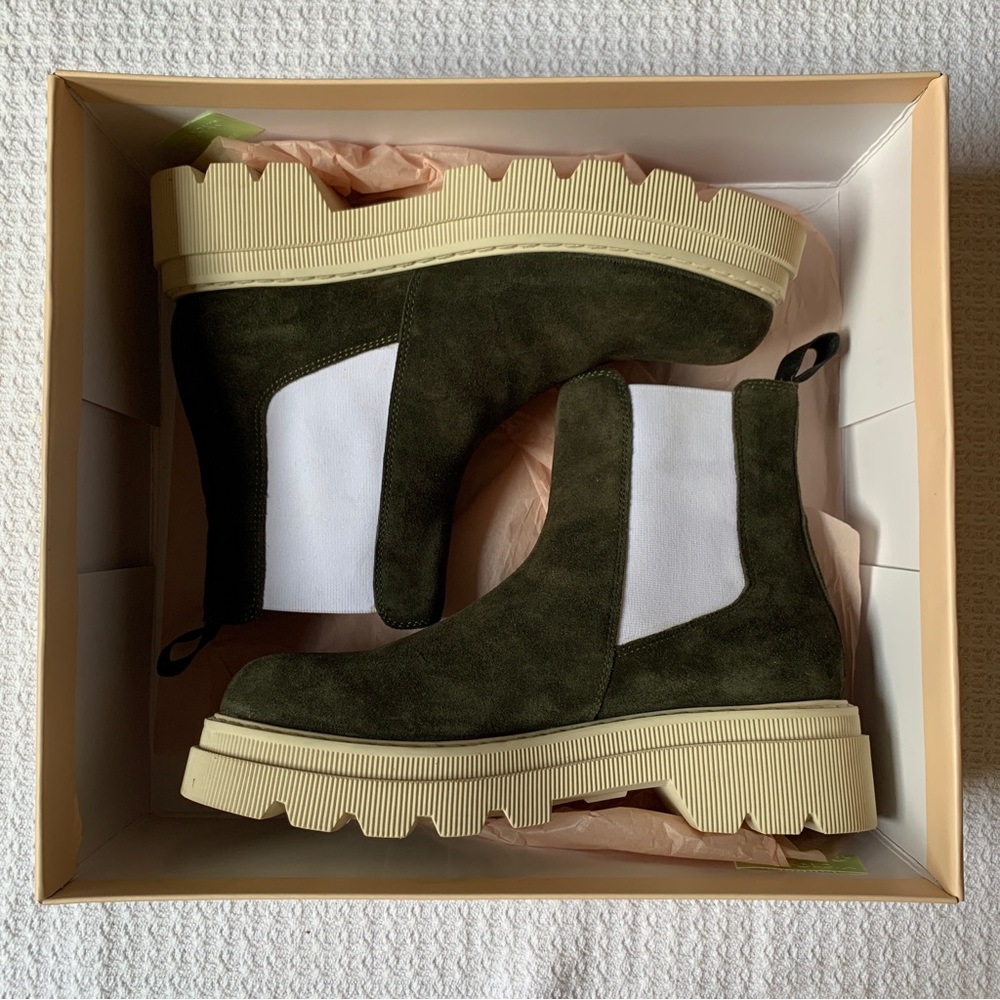 Voile Blanche Platform Chelsea Boots